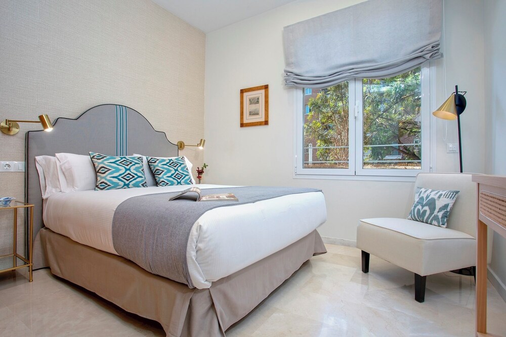 Exclusive Apartment 5BD in Seville. Carlos V