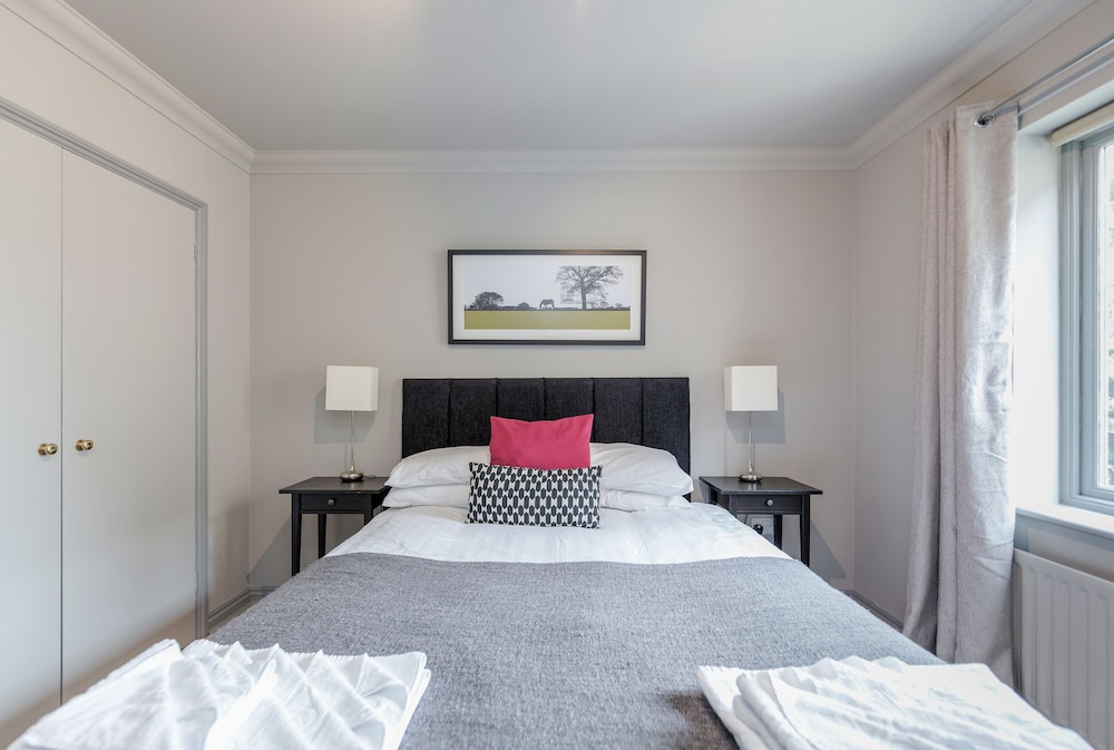 Hoxton 2 Bed Apartment by BaseToGo