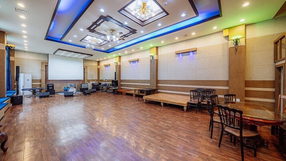 meeting & event spaces