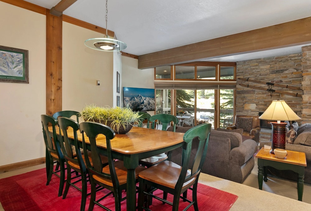 Powder Run at Deer Valley Resort - Two Bedroom Condo with Hot Tub #A13 2 Condo