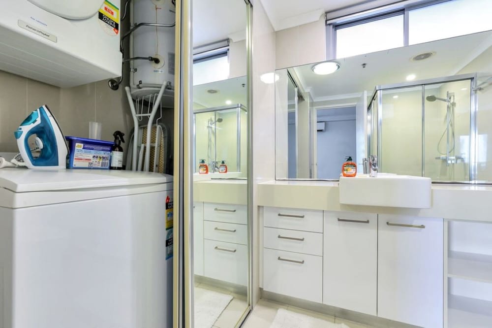 Stylish 1-bed Darwin City Stay With Balcony Views