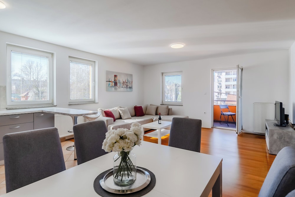 Cherry City Stay Apartment With Parking