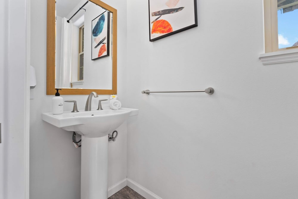 @marbella Lane - Elegant 3BR w/ Marvelous Views