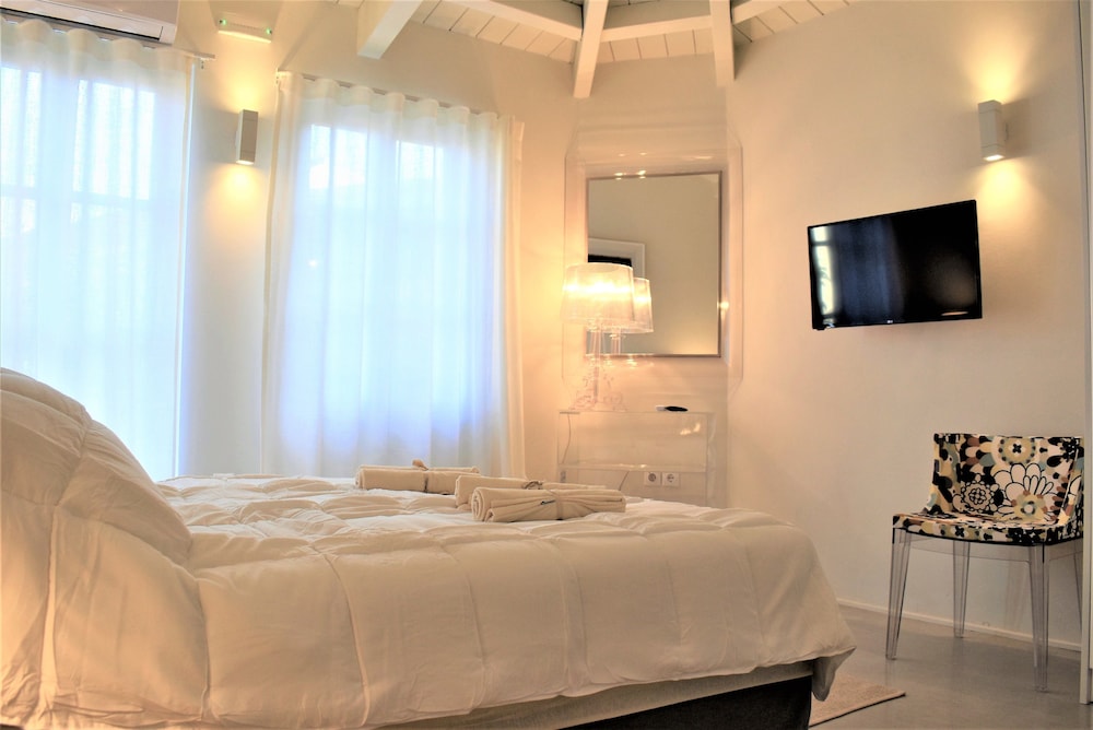 Acropolis Suites