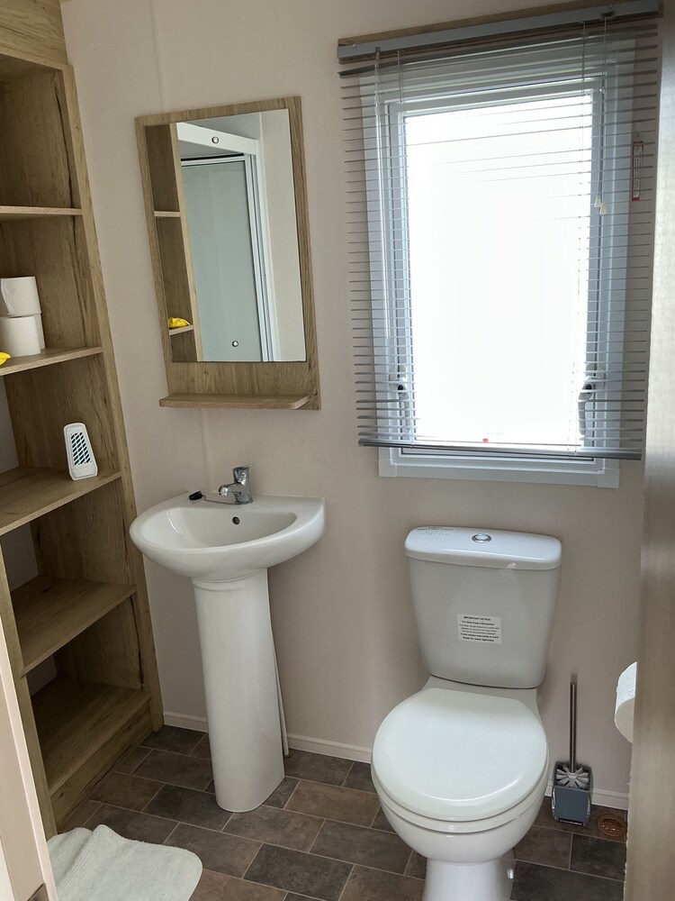Familyfriendly-8berth-freeparkingspot-closetobeach