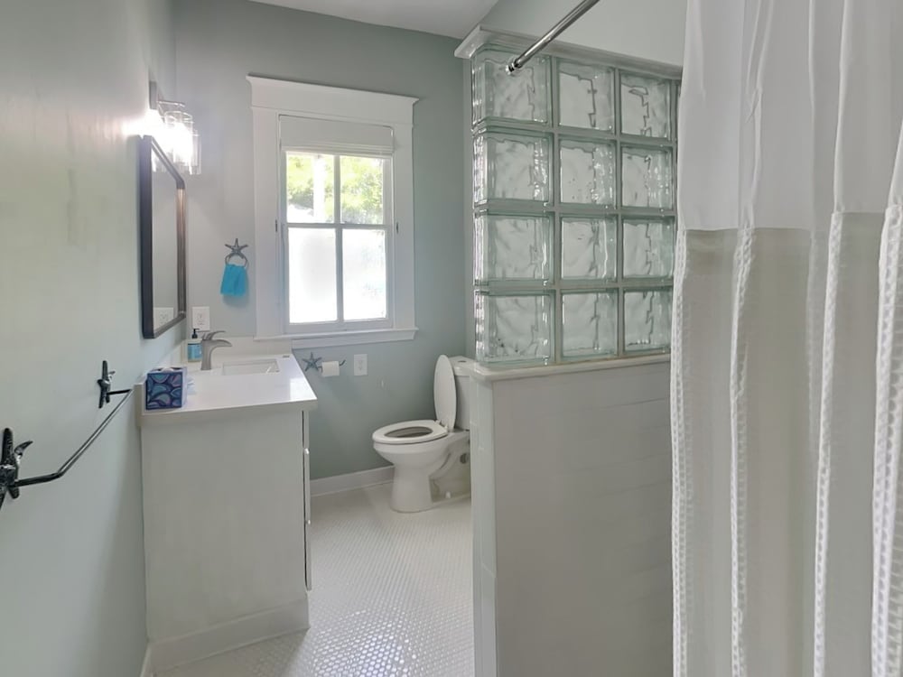 Sealy Street Duo by Ryson Vacation Rentals