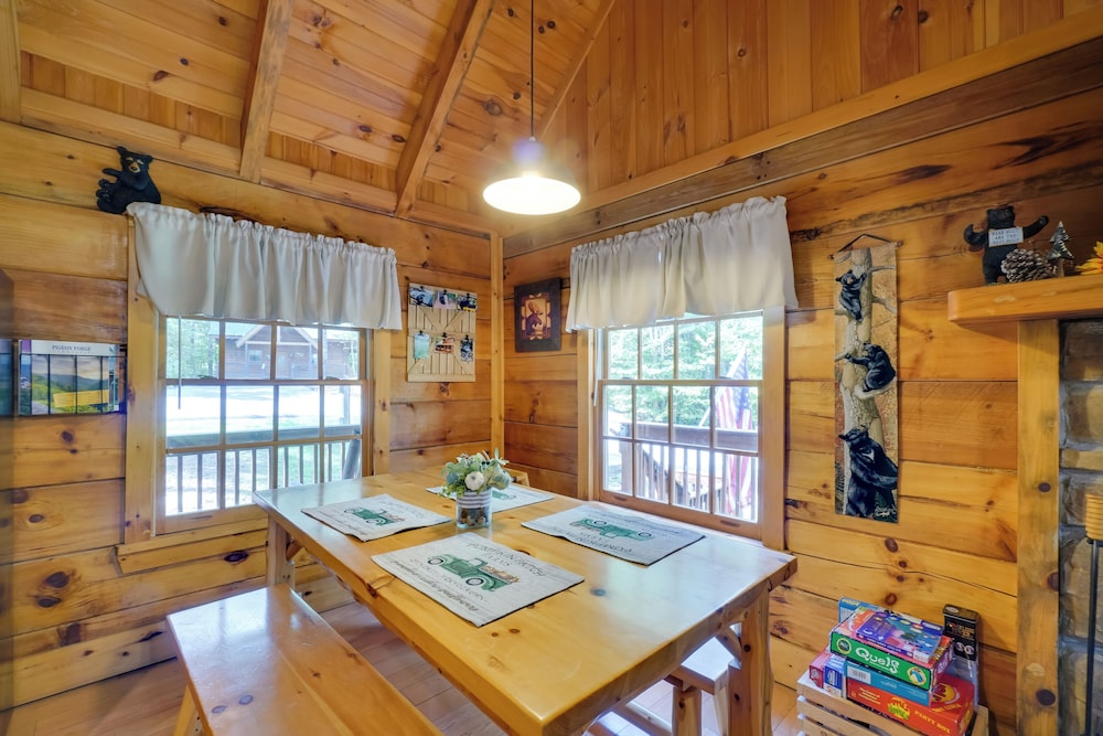 Hot Tub & Deck! 'bear Hugs Cabin' Near Gatlinburg
