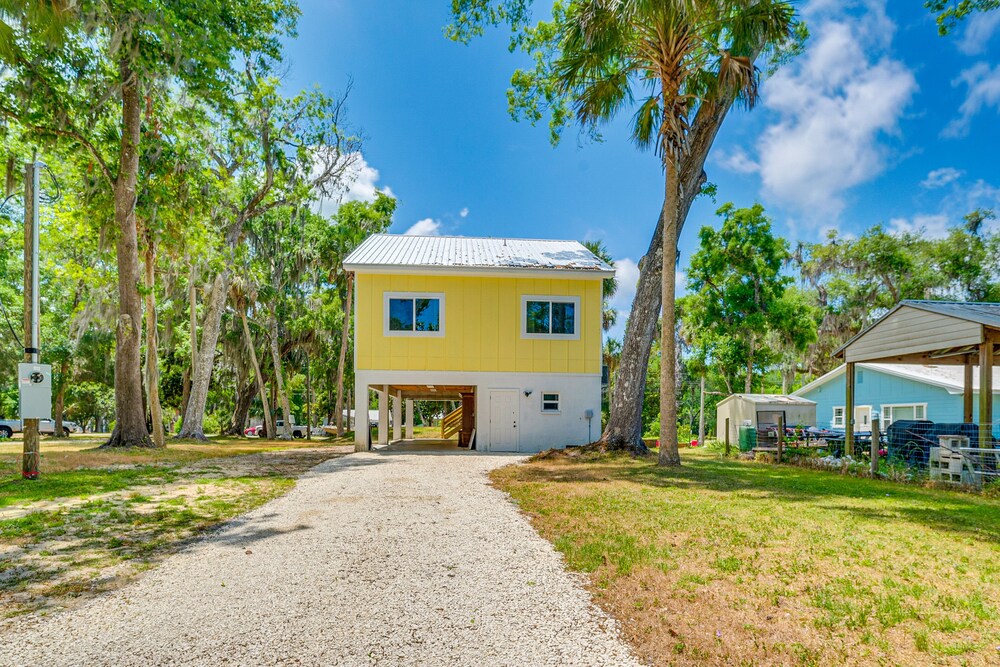 Stilt-style Cottage < 1 Mi to Downtown Yankeetown! view 4