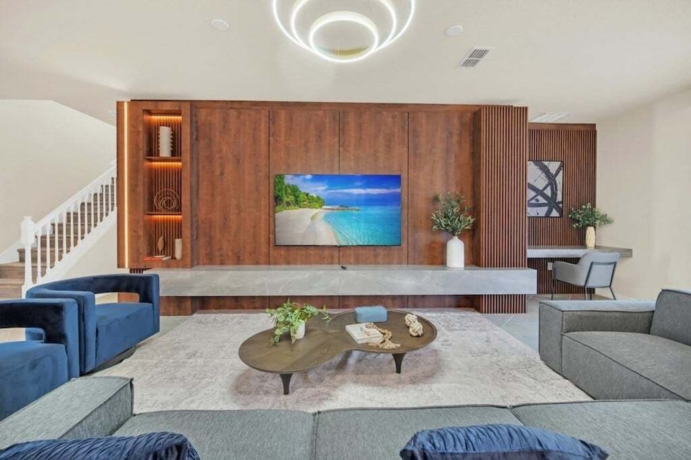 Everyone's Family Fun Home, Slides In Kids Rooms 10 Bedroom Villa