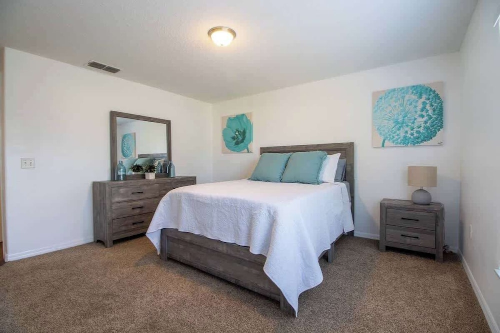 Entire Modern Home in Dade City