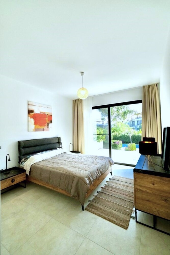 Gorgeous Seafront Villa in a Prime Resort