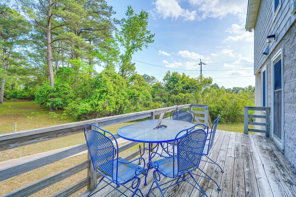 Hot Tub & Bay Views: Kill Devil Hills Haven!
