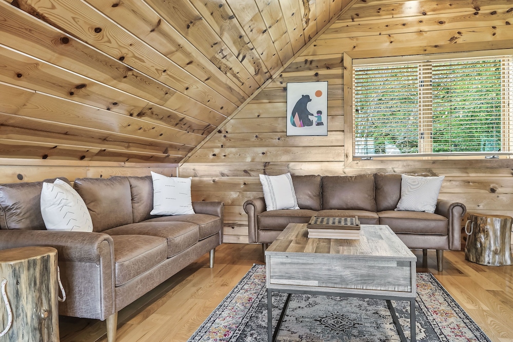 Game Rooms + Views: Spacious Mtn Cabin in Murphy! view 2
