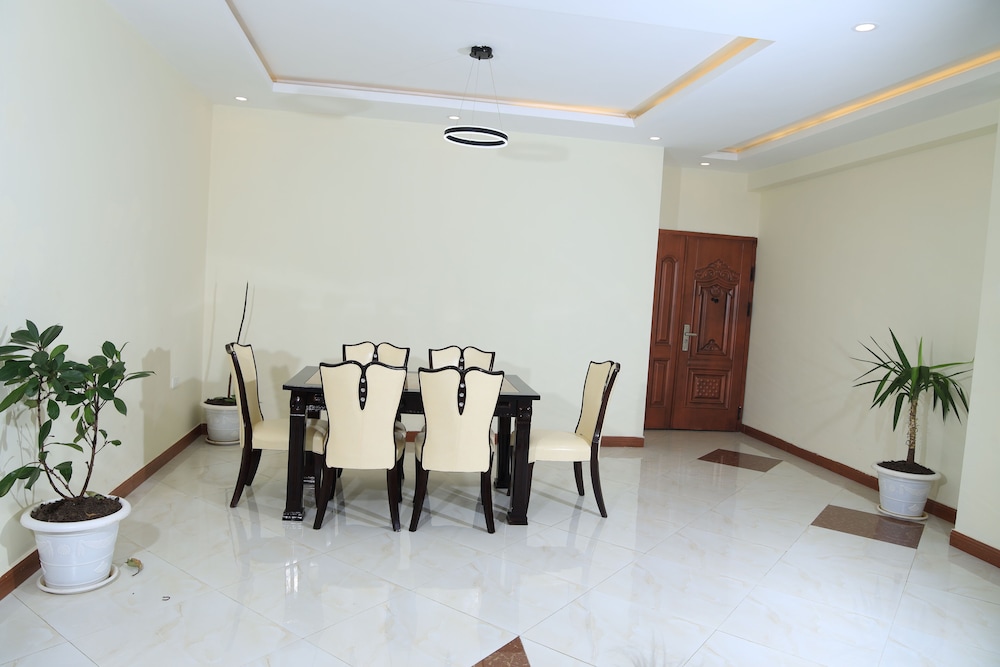 PrimeNest - 3 bedroom Apartment