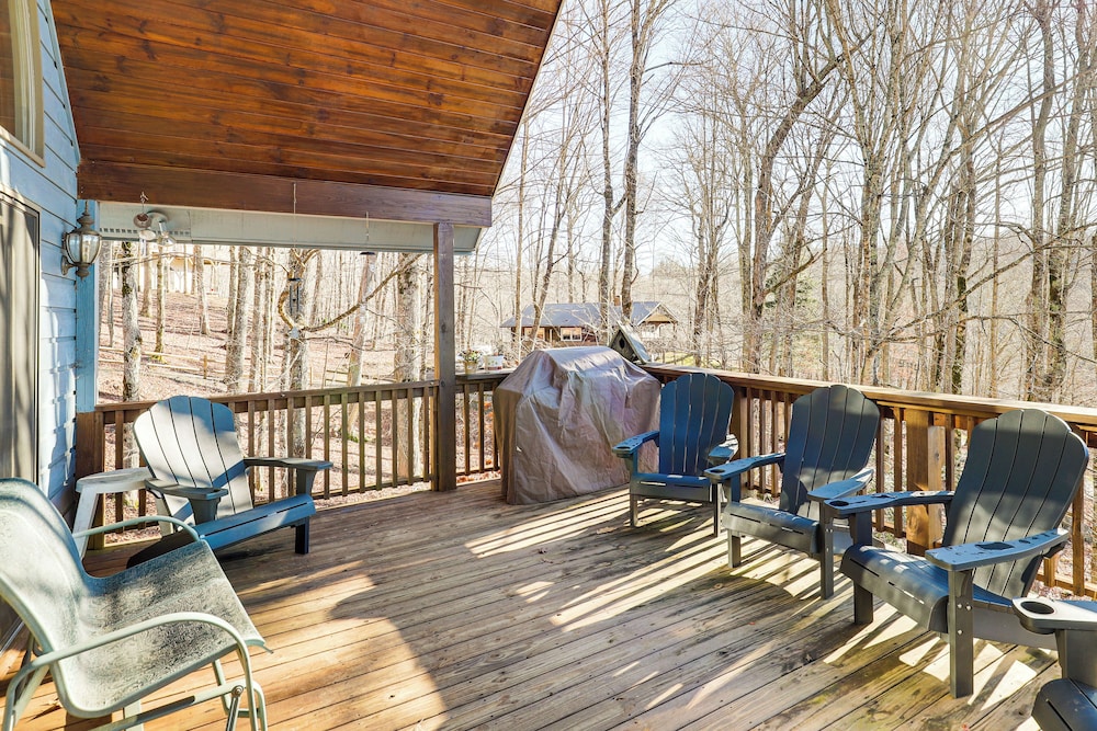 2 Mi to Ski Slopes! Mtn-view Home in Mars Hill