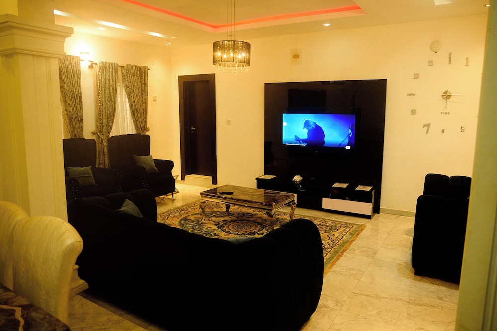 Luxurious 1 Duplex and 3 Flats Apartments, Ugbor Village RD, Benin City Nigeria