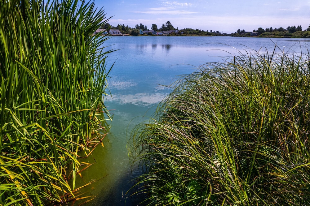 Waters Edge Condo in Ocean Shores