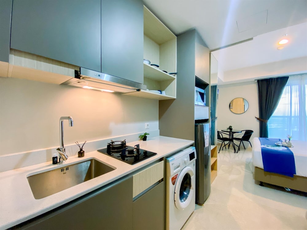 Best View and Comfy Studio at Gold Coast Apartment