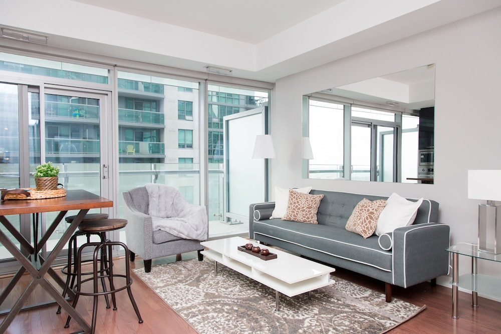 Kashaneh at Ice - Image 1