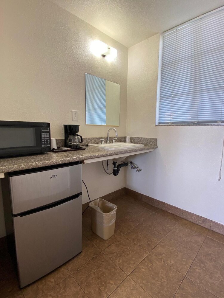 Economy Inn