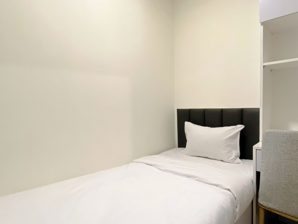 Restful And Modern Look 2Br At Meikarta Apartment view 4