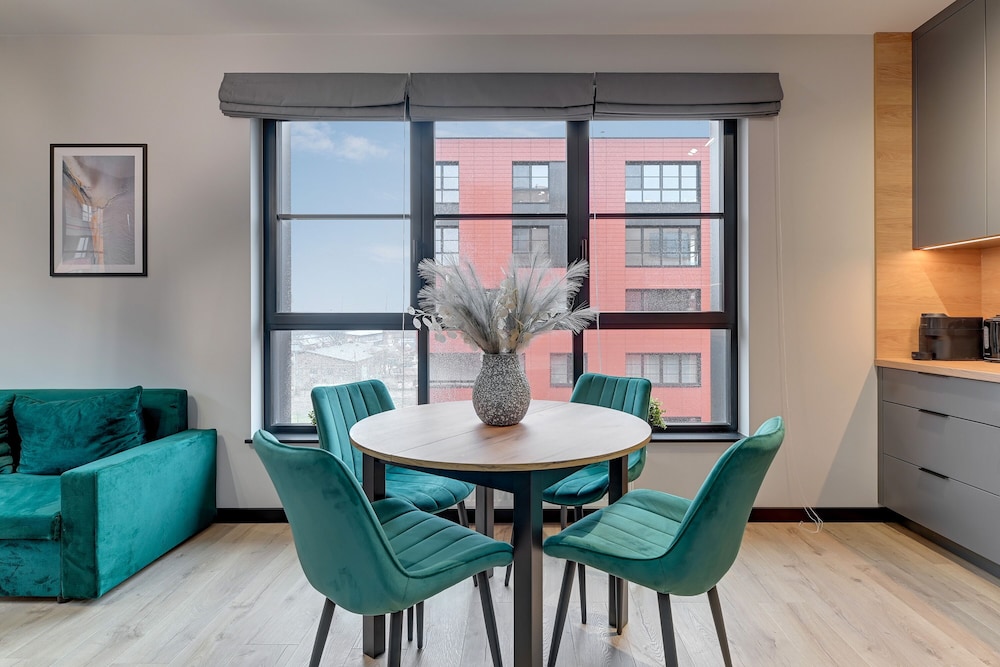 Doki Living - Foodhall & Parking by Downtown Apartments