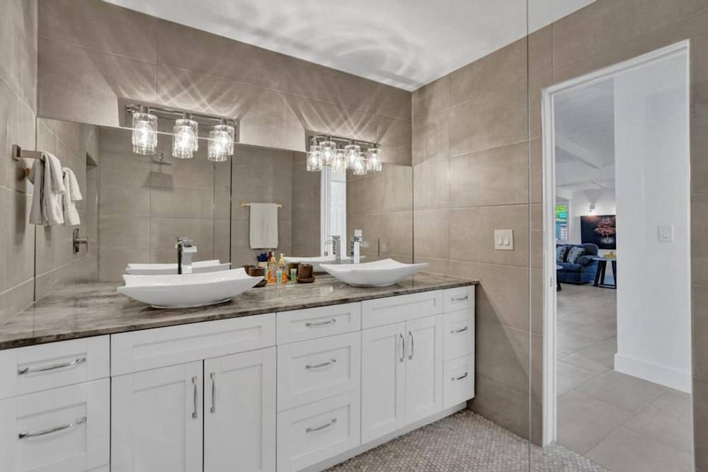 Pool House 3 Bedroom Home Victoria Park