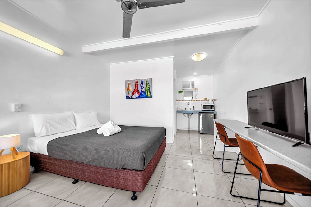 Pearly Shell Motel
