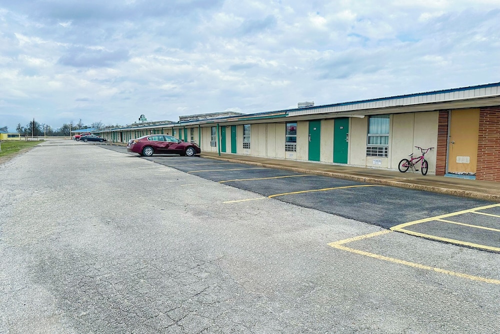 Shamrock Kings Inn By Oyo Marked Tree I-555