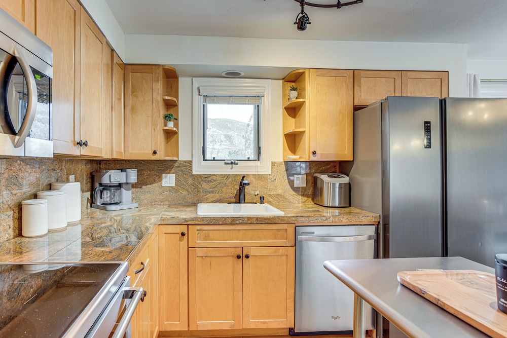 Par & Powder: Avon Haven w/ Golf & Ski Access!