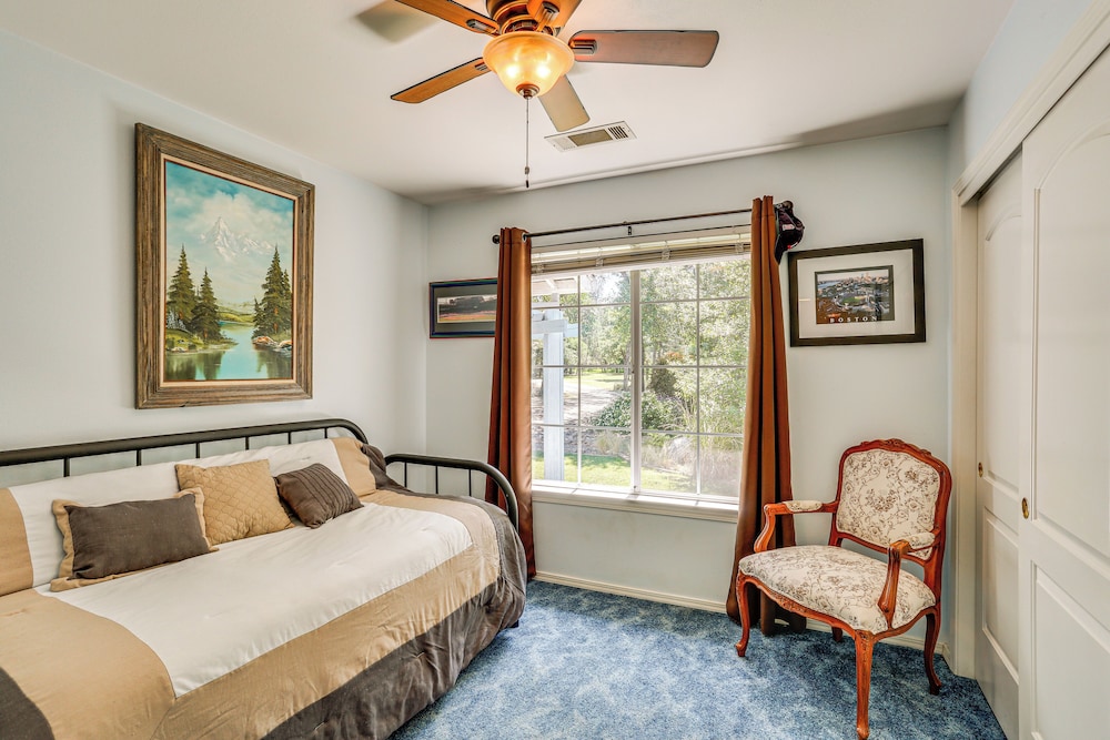 10 Mi to Redding: Serene Escape w/ Spacious Yard!