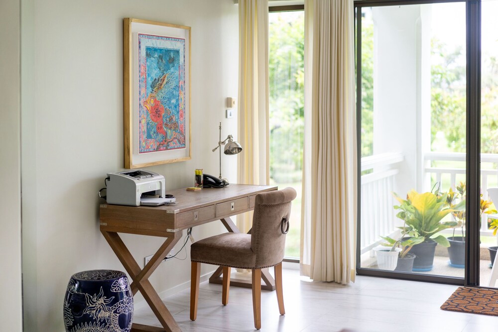 Laguna 2BR Apartment 2223 in Allamanda 2