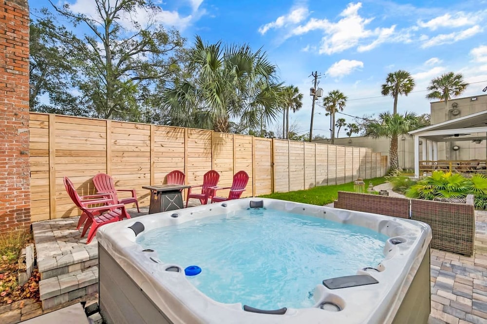 Stay in A Castle In St Augustine Hot Tub Fireplace
