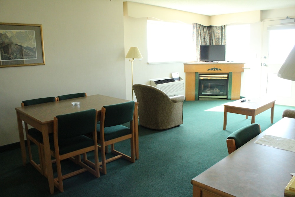 Tamarack Motor Inn