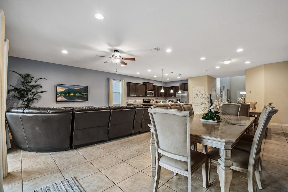 Ultimate 8BR Family Fun in Resort Near Disney!