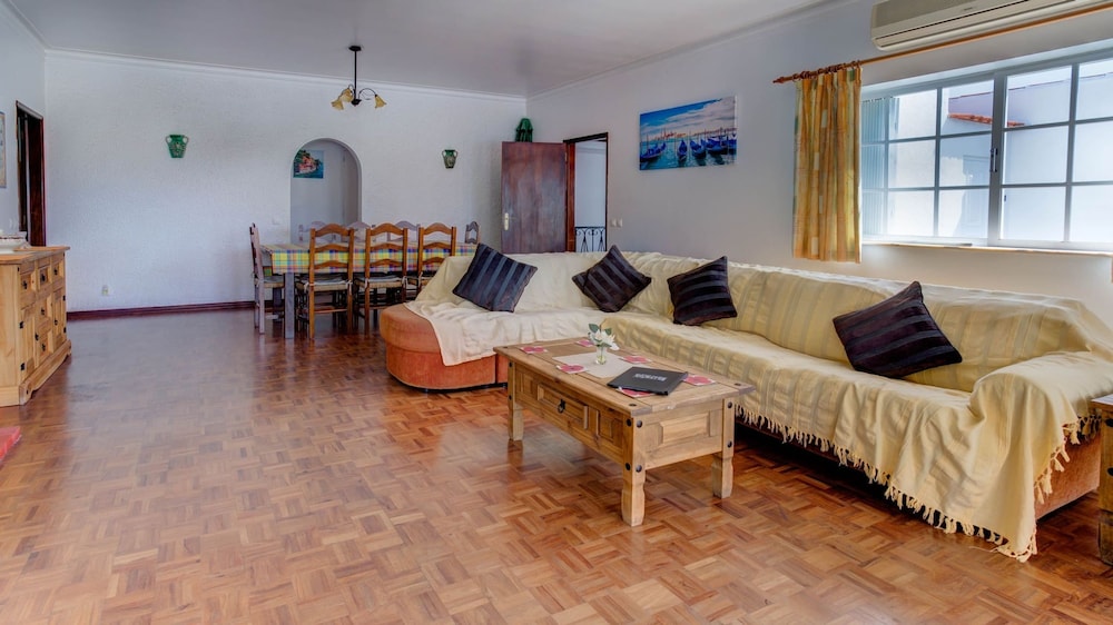 Montenegro Superbly Located Family Vila W