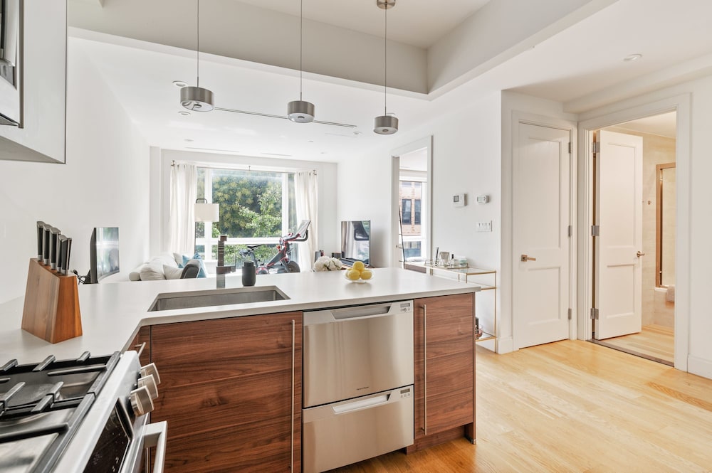 Withers by Rove Travel 1BR Williamsburg Apt