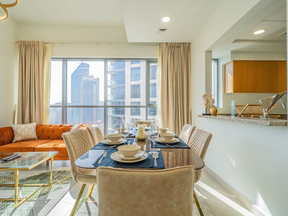 Glamorous Apartment Facing Burj Khalifa
