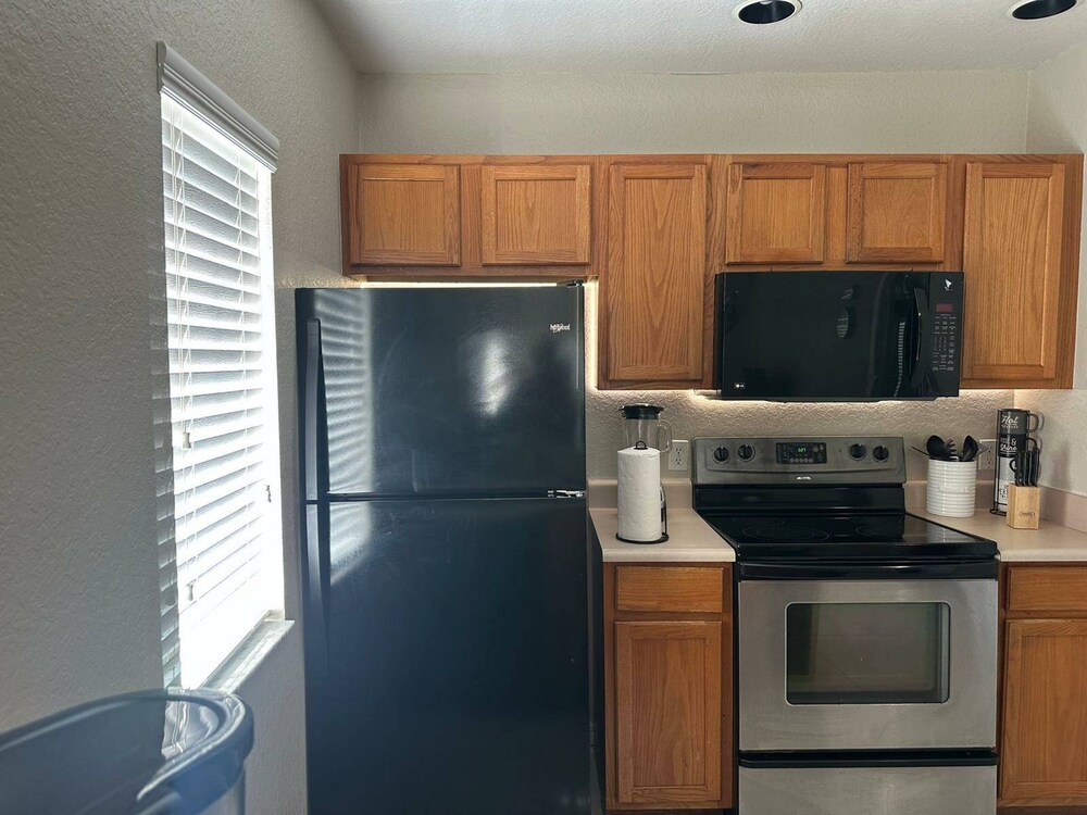 Charming Townhouse Near Disney