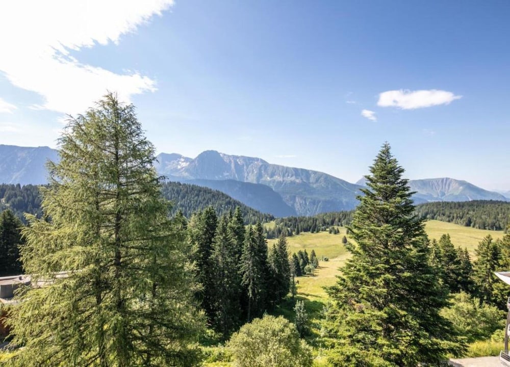 Stylish Alpine Stay for 6 Guests