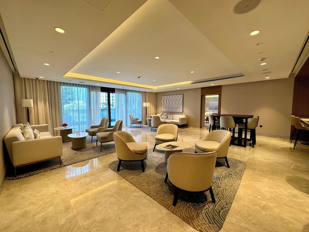 Lux BnB Act-1 Tower I Boulevard Views