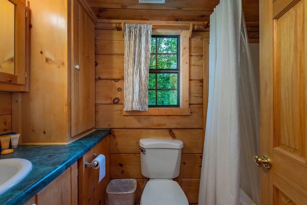 Engadine Inn  Cabins - Property Image 141