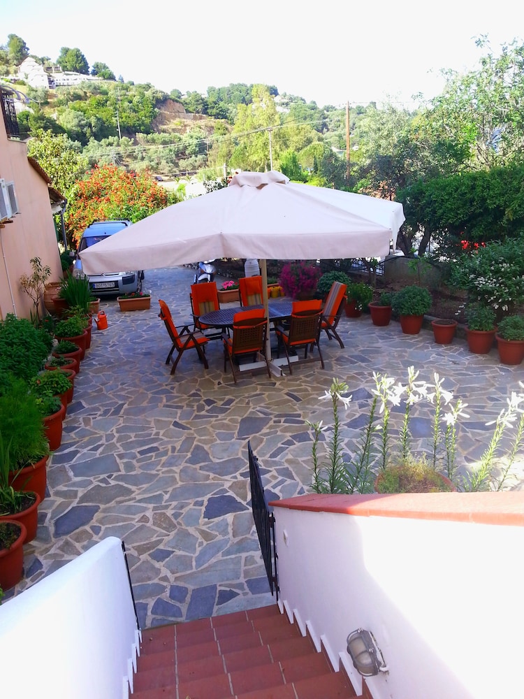 Tzaneria Apartments