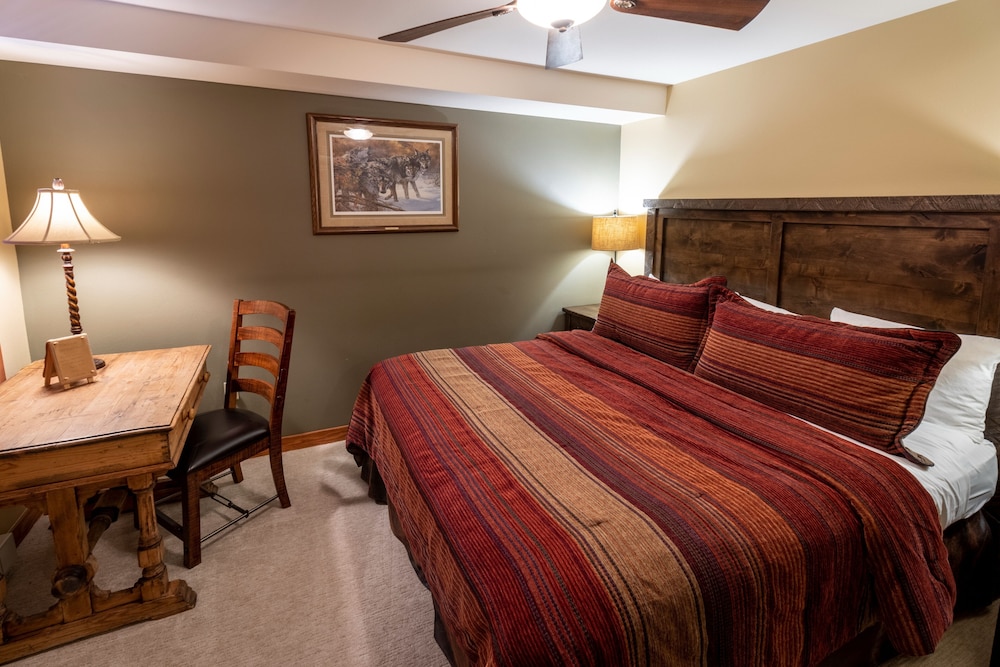 Eagle Springs East 1 & 2 Bedroom Condos