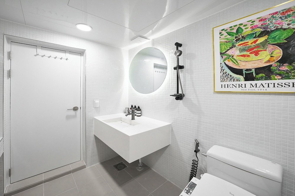 B9 Tailor Serviced Home near Hongik Univ