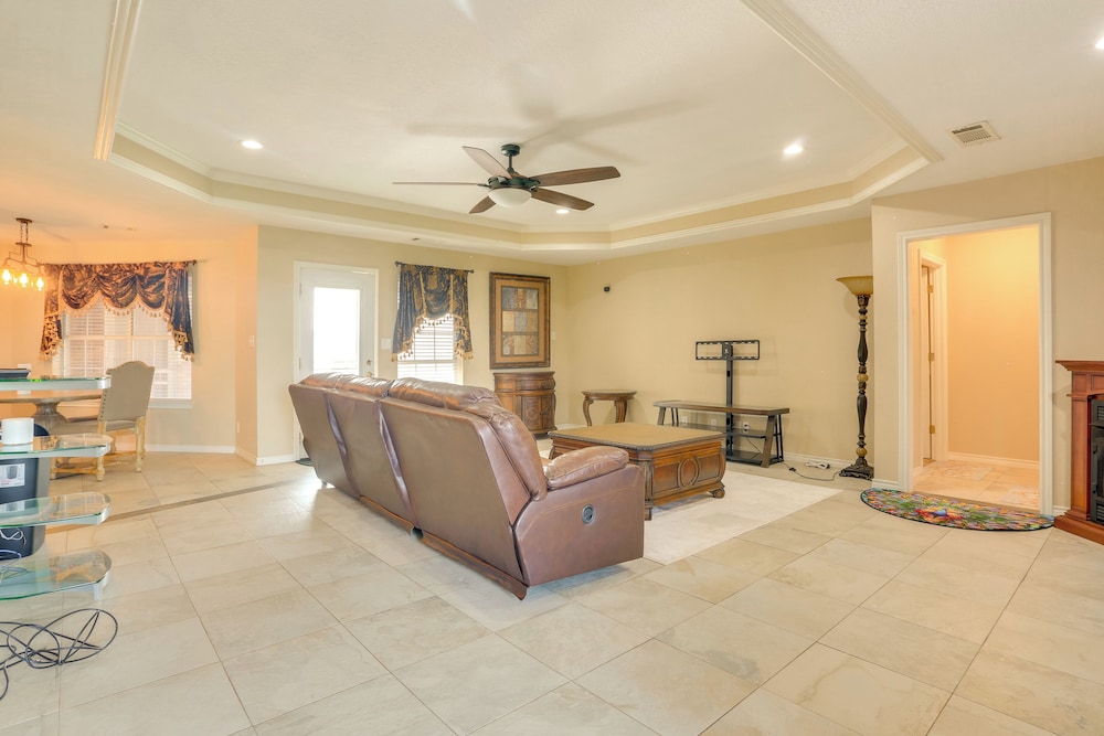 9 Mi to Lake Texoma: Calera Escape w/ Gazebo!