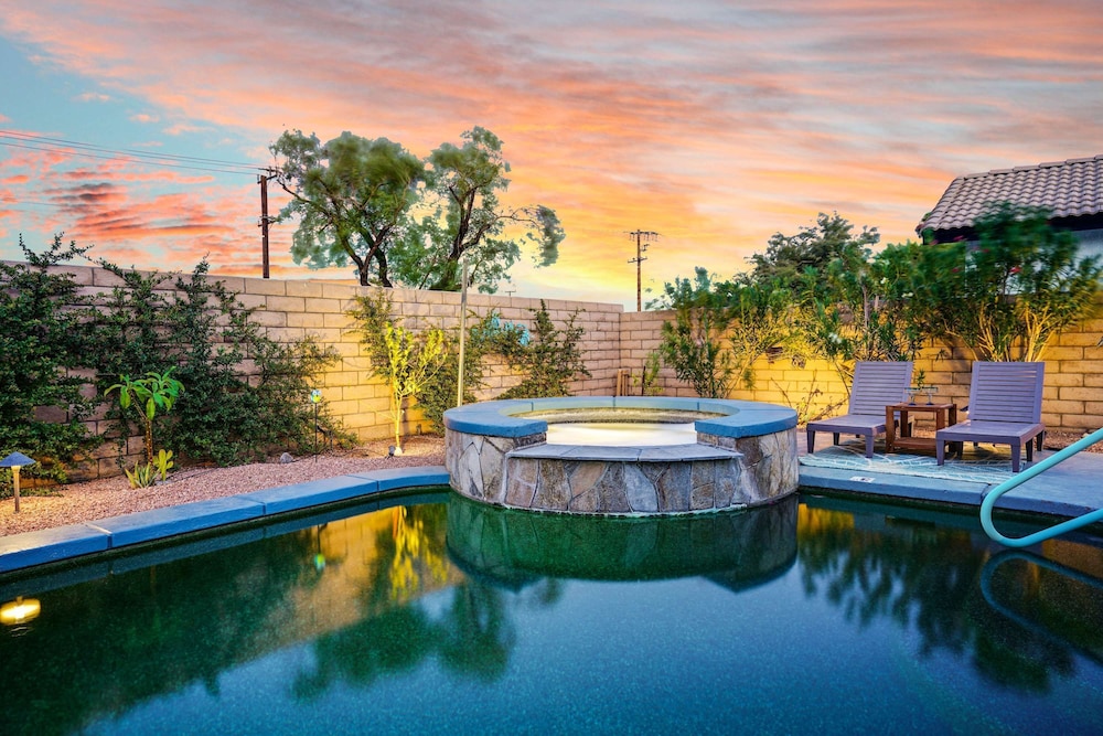 Palm Springs Escape Pool Spa Mountain Vibes