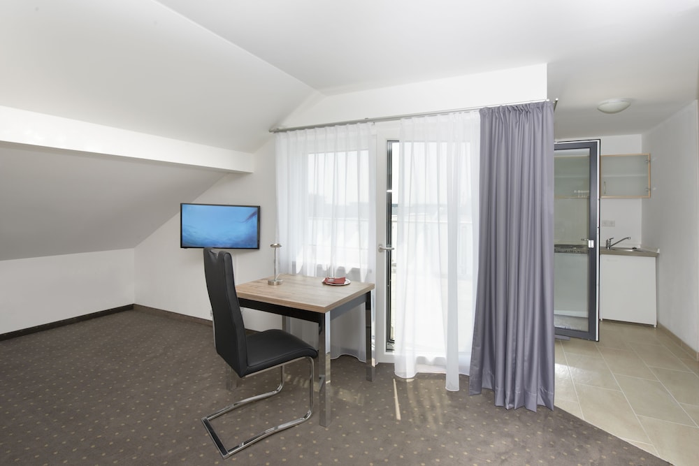 Berlin Vacations - HOTEL NEW IN - Ingolstadt - Gaimersheim - Property Image 10
