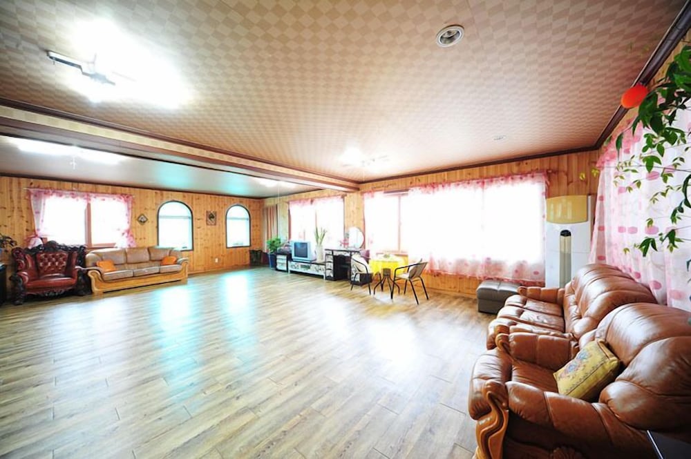 Star Song Pension