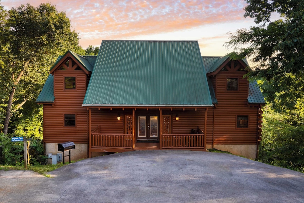 Sleeps 26, 2 Homes Theater Room, Game Room, Hot Tub, Smoky Mountain Views
